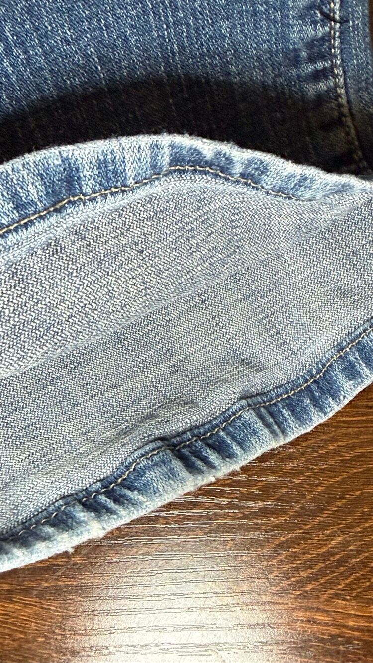 Levi’s relaxed boot cut 550 Jean women size 16 medium - has been hemmed - Picture 7 of 11